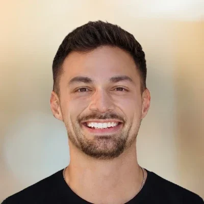 A headshot photo of Dr. Jonathan Hahn
